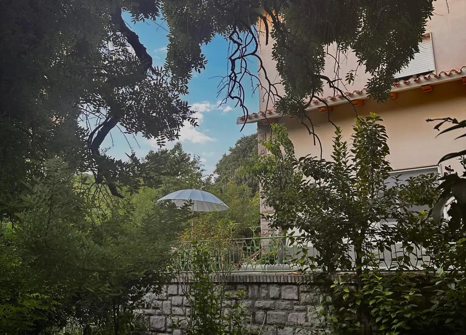 Villa Sveva Laconi 0*,